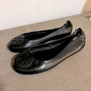 Tori Burch Minnie Travel Ballet Flat. Black, Size 7.